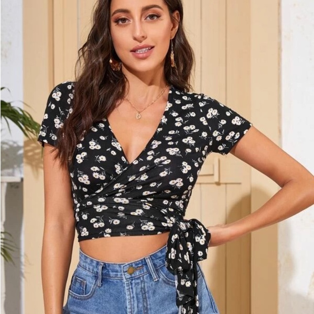 SHEIN Wrap Tie Front Daisy Floral Crop Top Size Medium